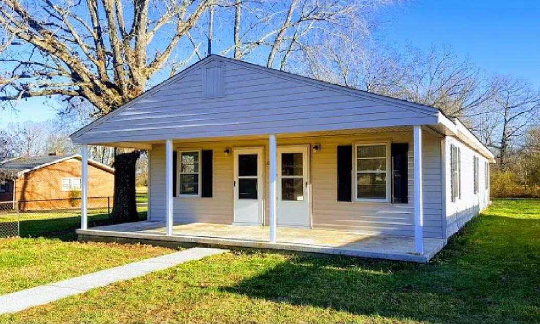 W Lincoln St, Tullahoma — Photo 1