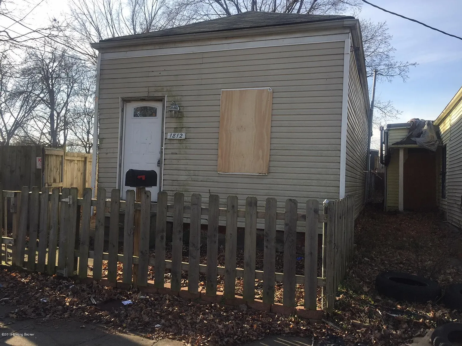 1812 Lytle St photo 1