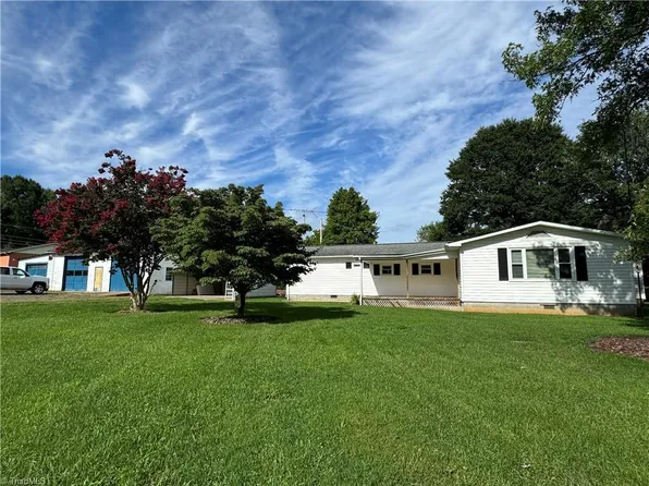 11684 Austin Traphill Rd, Traphill, NC 28685