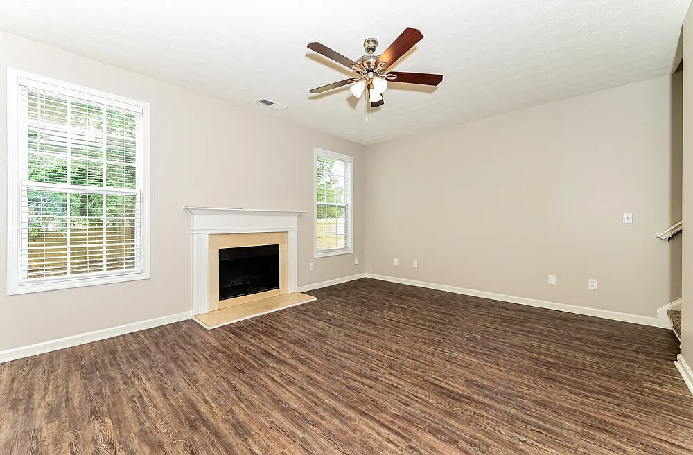 4 bed, 2.5 bath, 2620 sqft, $2,490 — Photo 4