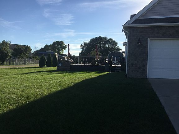 4th image of 406 Mill Creek Ln
