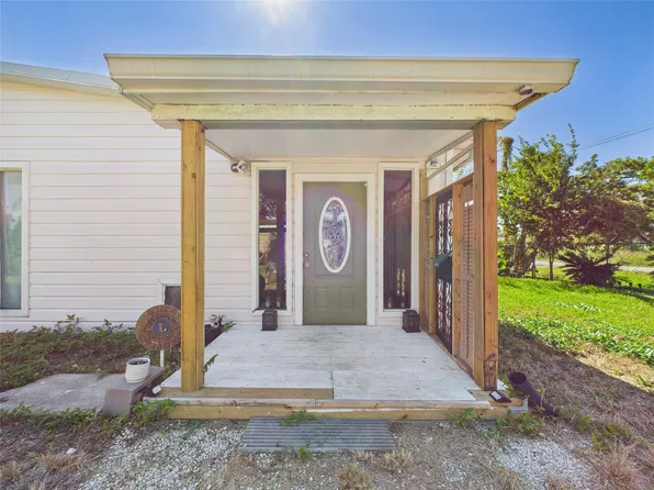 713 6th St, San Leon, TX 77539