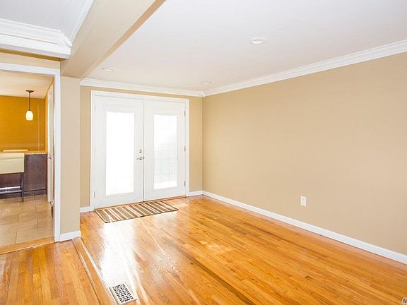 4th image of 2 Birch Ave E