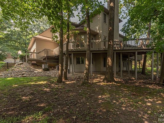 4th image of 2703 White Oak Dr