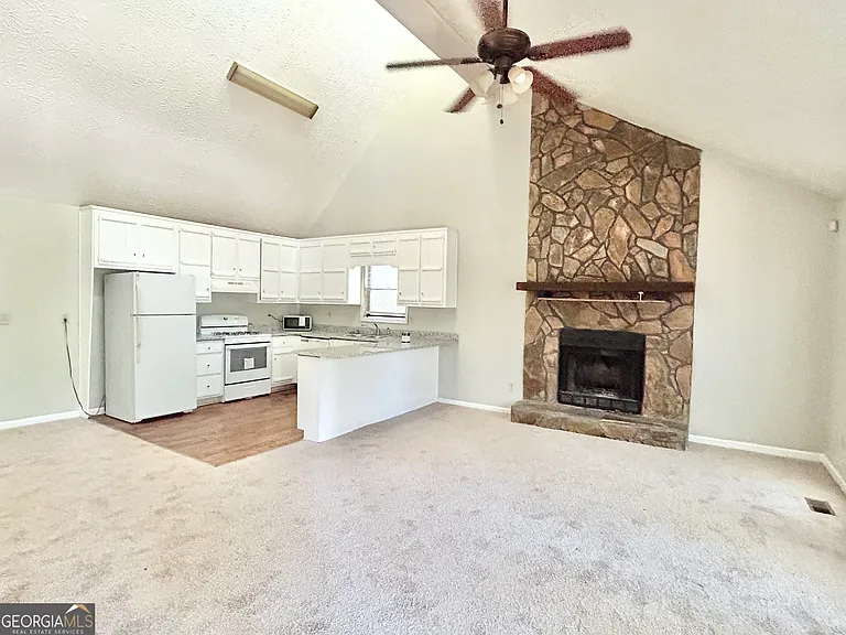 5955 Sutton Pl — Photo 3