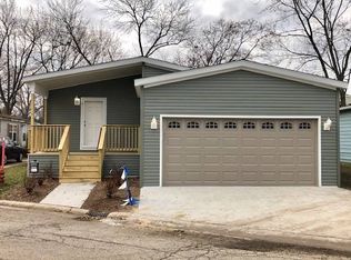 1136 Bayside Rd #139, Elgin, IL 60123