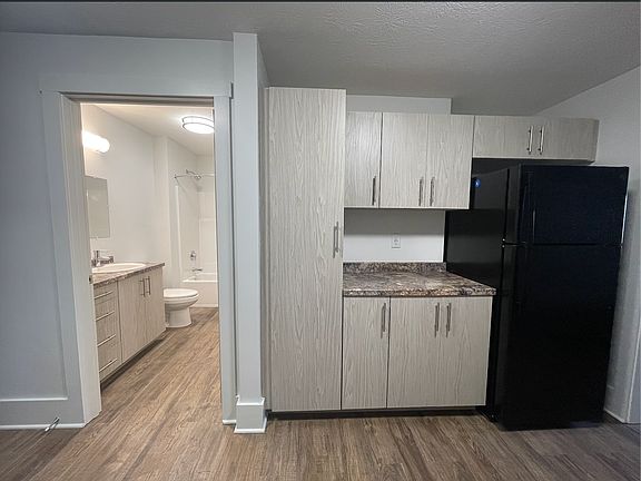 5th image of 300 N 5th St #Dbefc959d