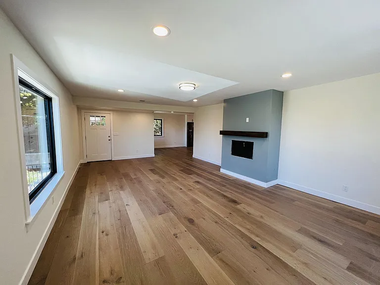 2620 Marin Ave — Photo 3