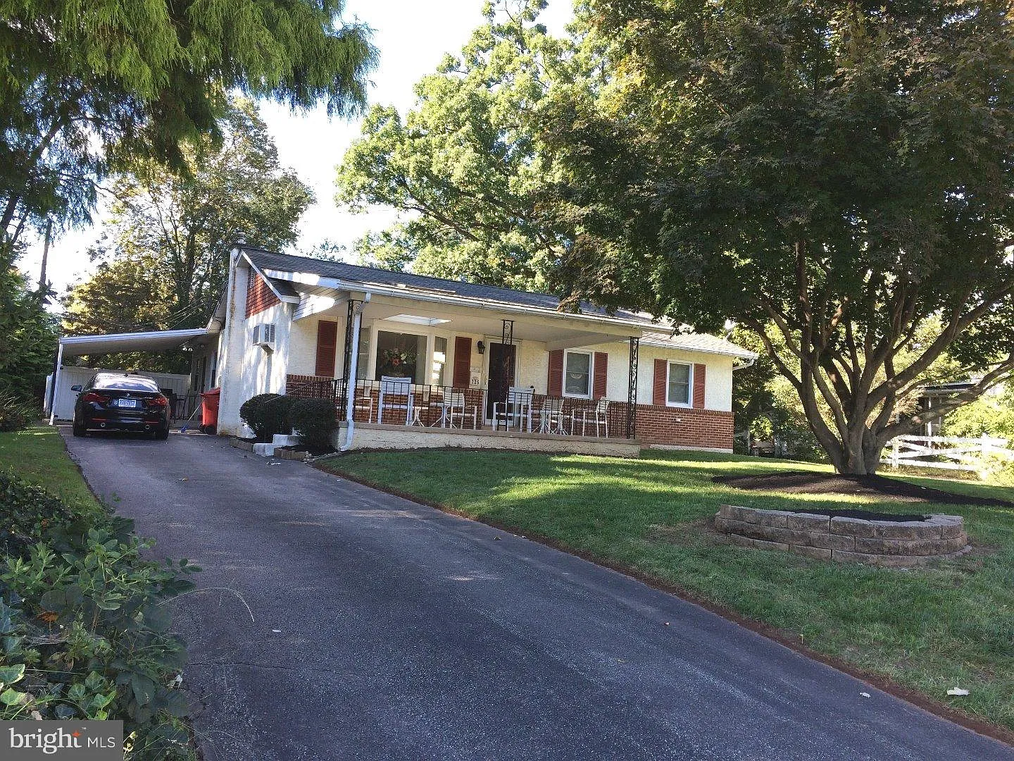 725 Buttonwood St photo 1