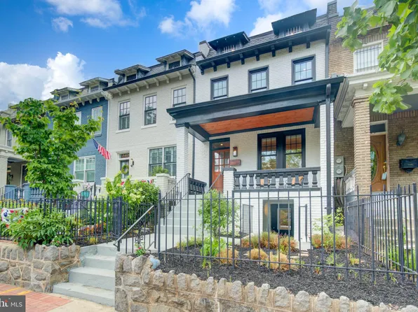 244 10th St SE, Washington, DC 20003