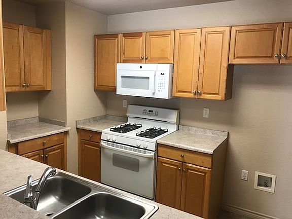 5th image of 2424 Becker St