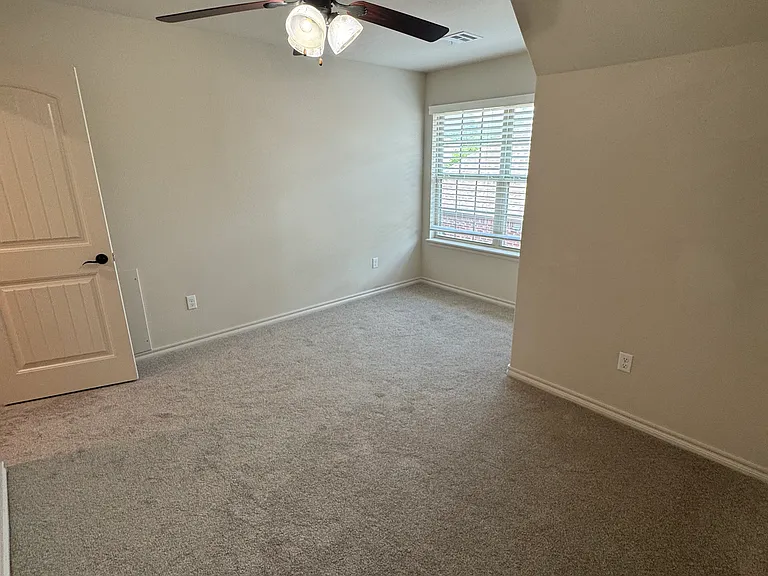 912 W Fargo St — Photo 42