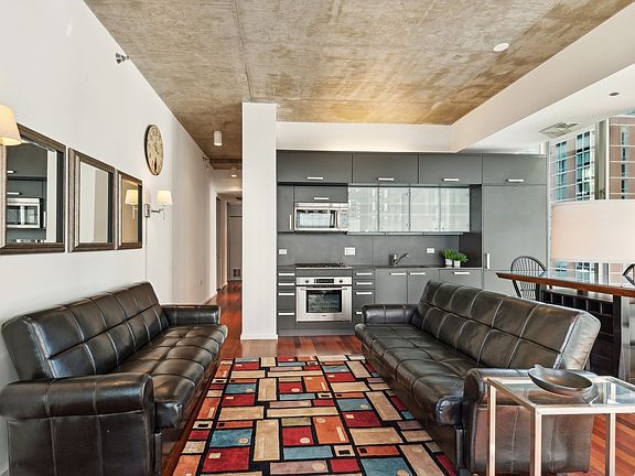 4th image of 550 N Saint Clair St APT 905