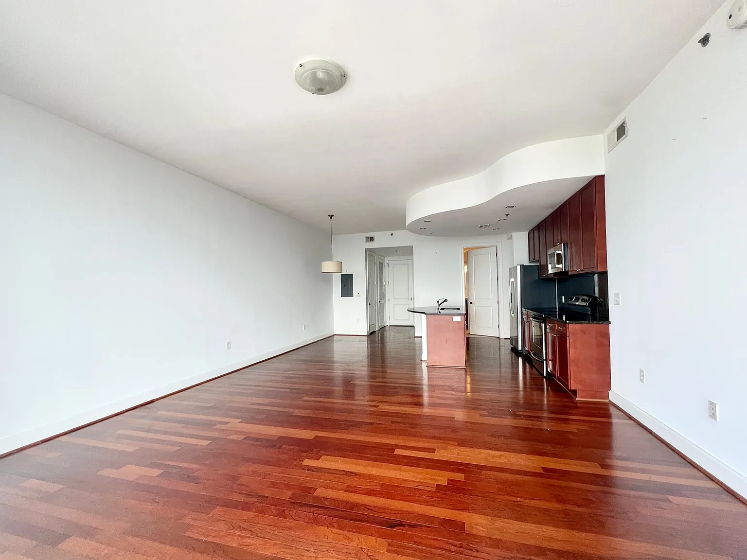 2 bed, 1350 sqft, $2,650 — Photo 3