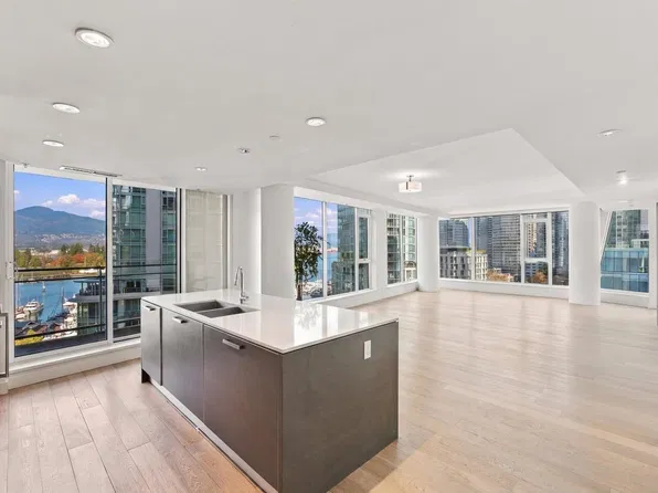 1499 W Pender St #1102, Vancouver, BC V6G 2S3