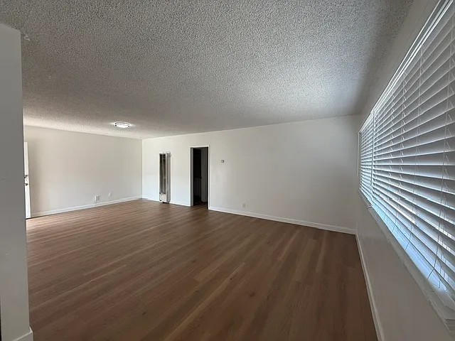 199 E South St #7 — Photo 4