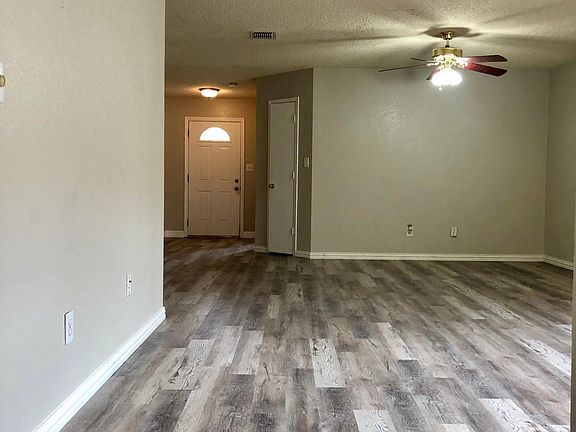 3rd image of 4403 Courtside Dr
