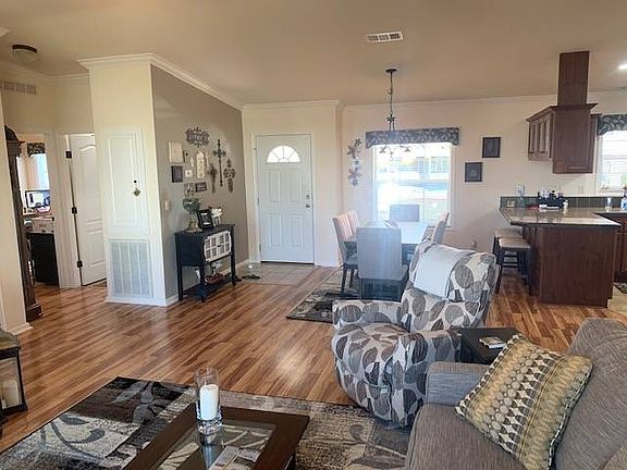5th image of 815 Bishop Dr
