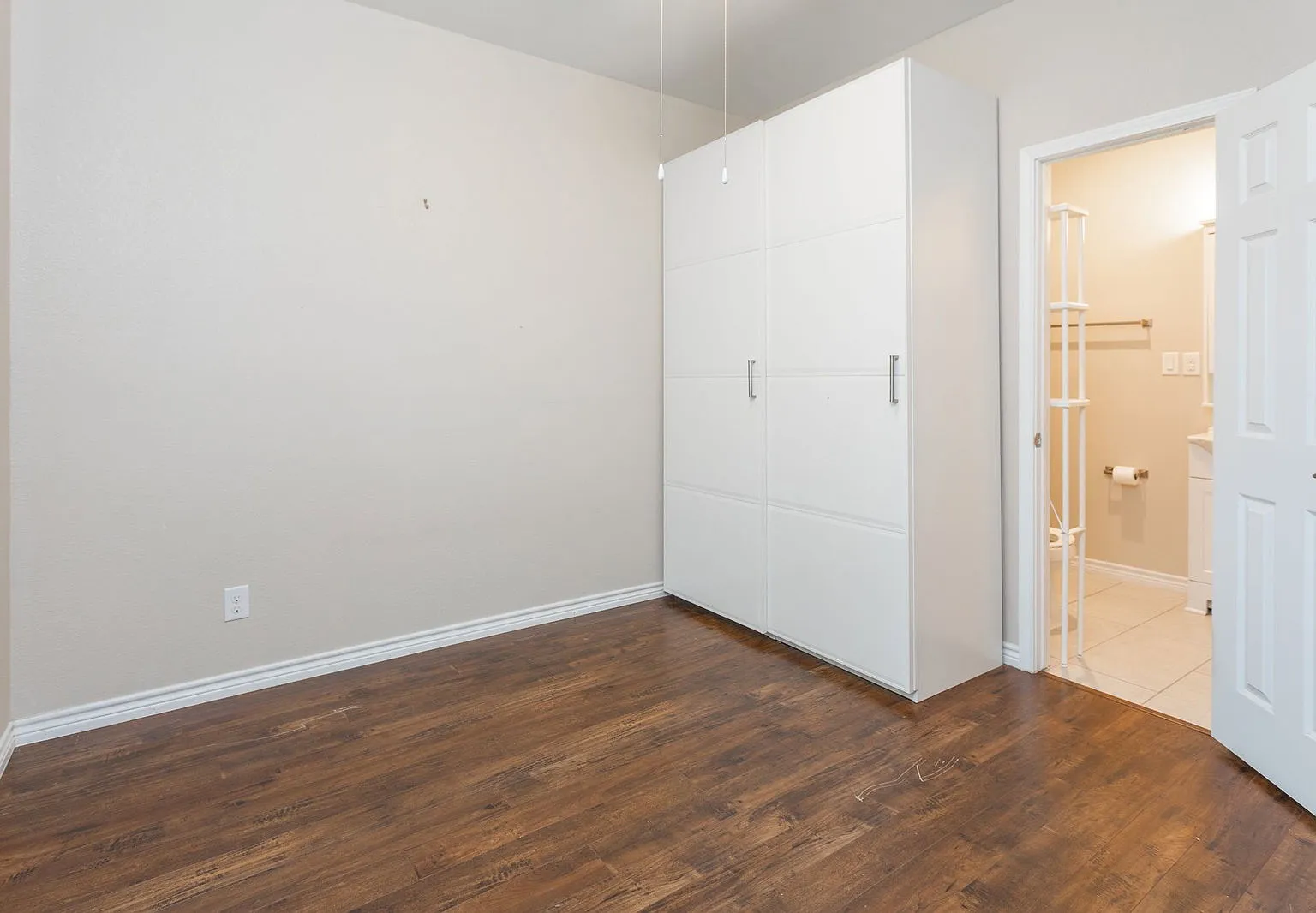 2 bed, 2.0 bath, 876 sqft, $1,350 — Photo 3