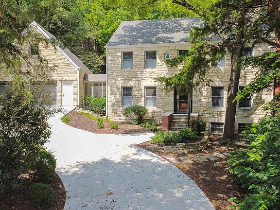 2nd image of 3006 Pawnee Cir