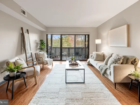 205 Skyhill Rd APT 4, Alexandria, VA 22314