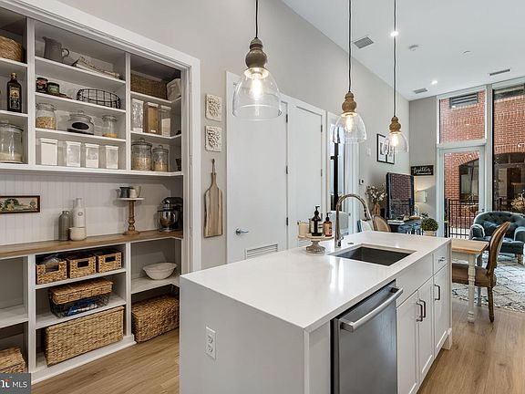 5th image of 801 N Fairfax St #142