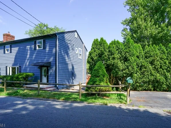 141 Lake Dr, Stanhope, NJ 07874