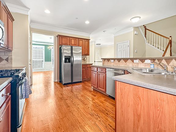 5th image of 209 Aldridge Pl
