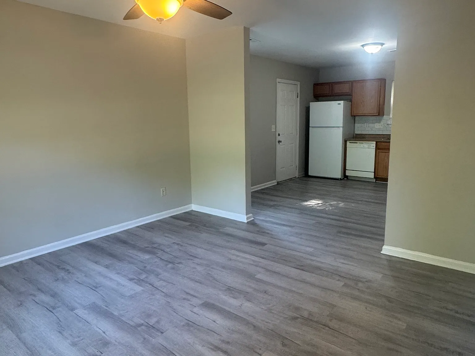 4 bed, 1290 sqft, $2,000 — Photo 2