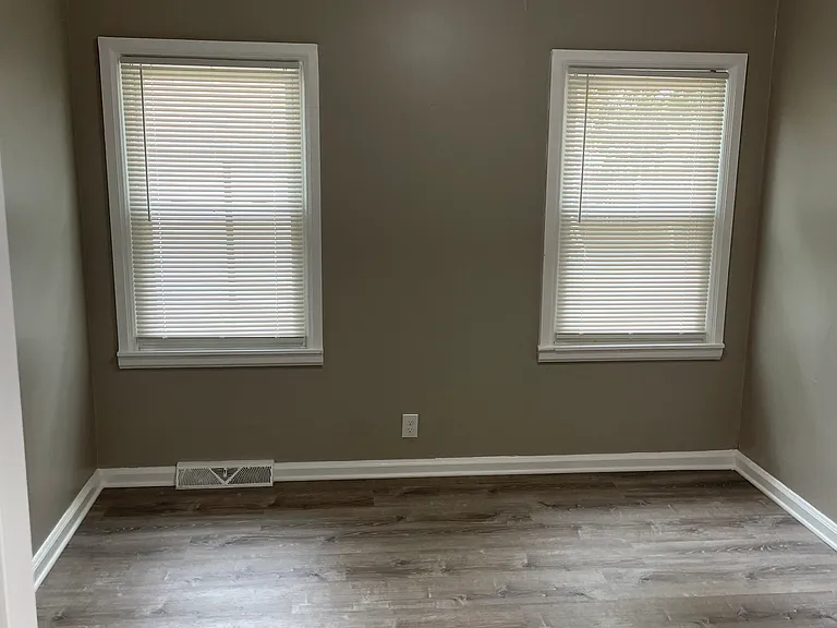 23321 Hazelwood Ave — Photo 11