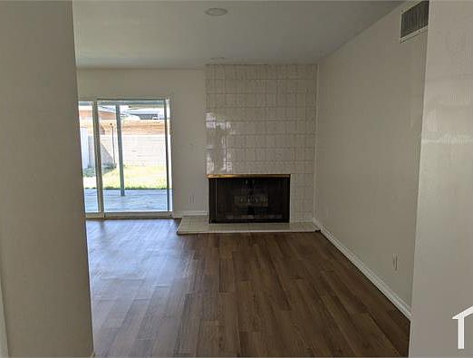 3rd image of 1925 Bracken Ave
