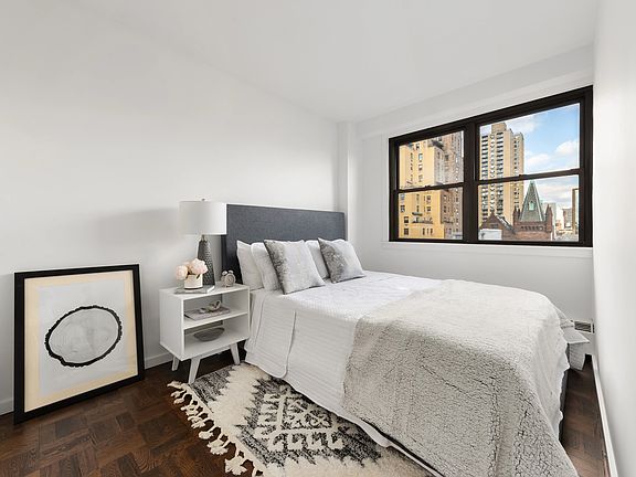 4th image of 210 E 15th St APT 10N