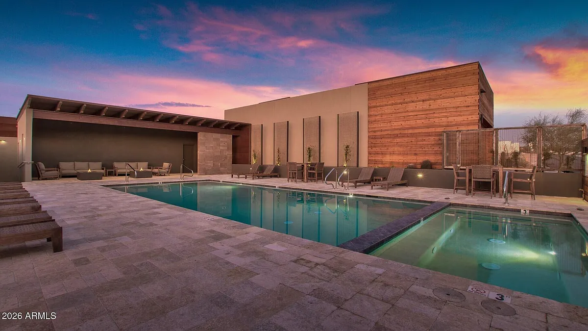 Building Photo - 6525 E Cave Creek Rd #105A