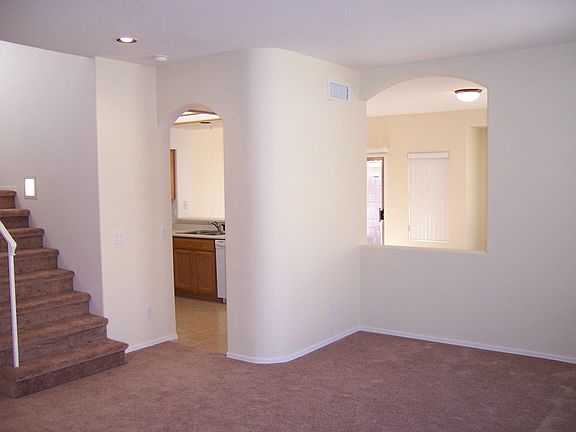 Living Room w/custom paint & new carpet