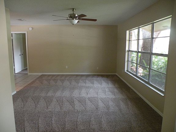 3rd image of 105 Ludlow Dr