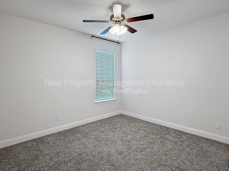 2912 Log Cabin Dr — Photo 15