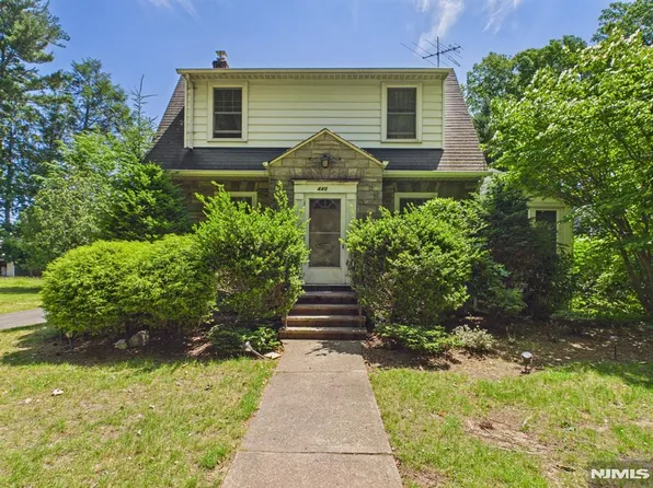 440 Grove St, Oradell, NJ 07649