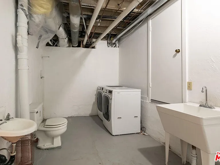 2030 Vine St — Photo 28