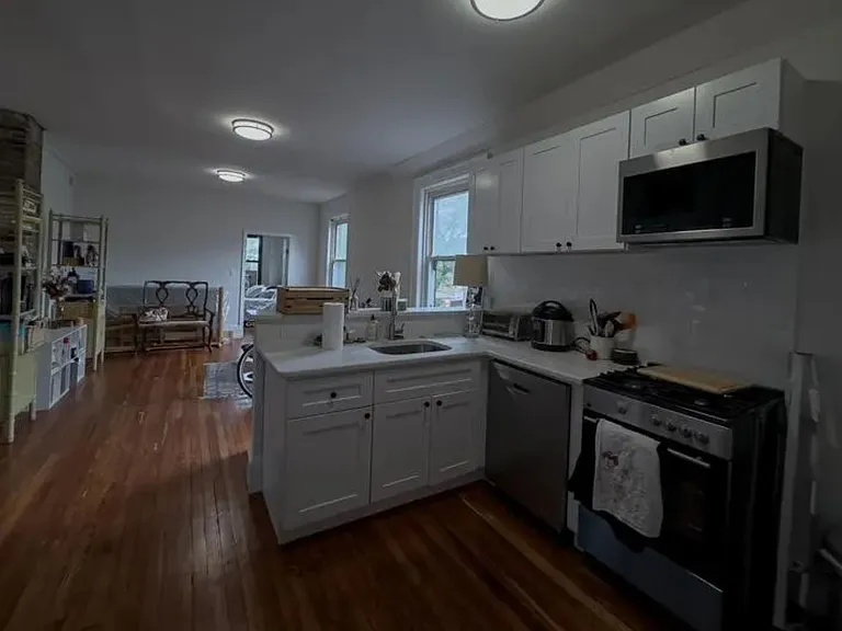 2037 Spring Garden St #3RR — Photo 6
