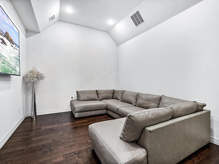 1730 Caruth Dr — Photo 28