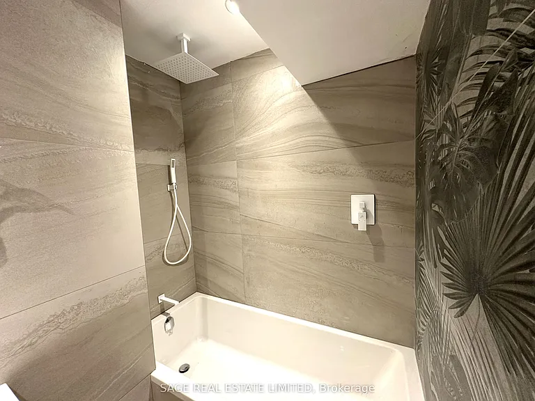 328 Rusholme Rd #LOWER — Photo 10