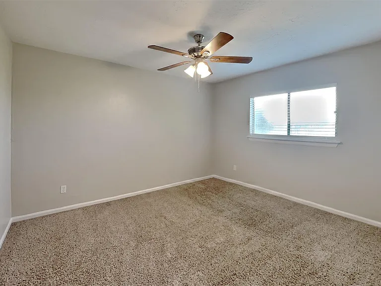 8022 Pine Falls Dr — Photo 10