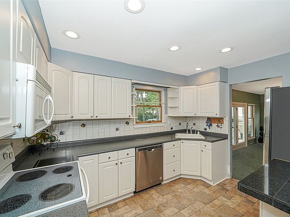 5th image of 70 Opal St