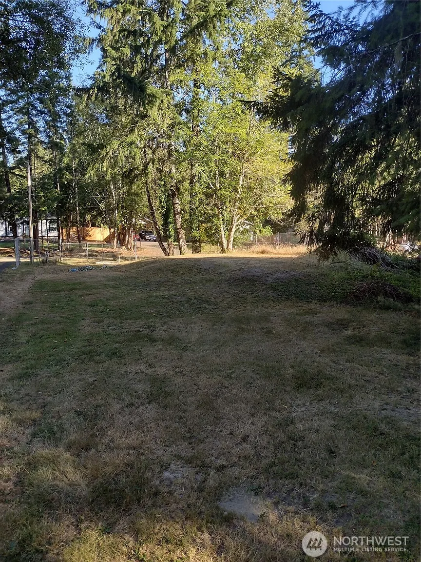 551 E Lakeshore Drive E photo 1