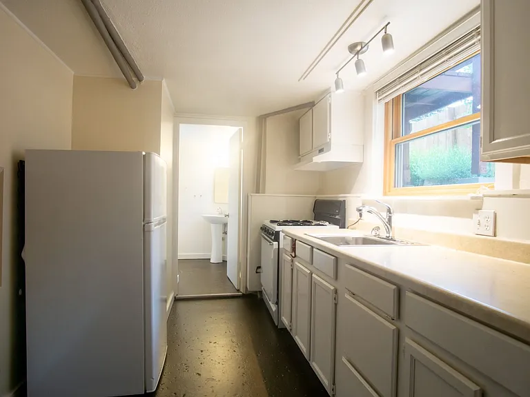 2266 NW Johnson St #4 — Photo 9