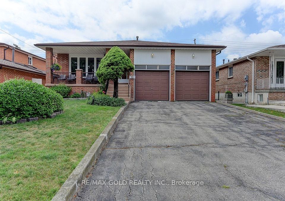 1st image of 70 Malcolm Cres