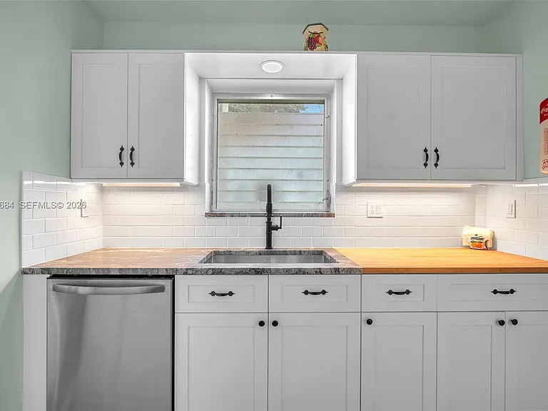 2420 SW 21st Ave — Photo 16
