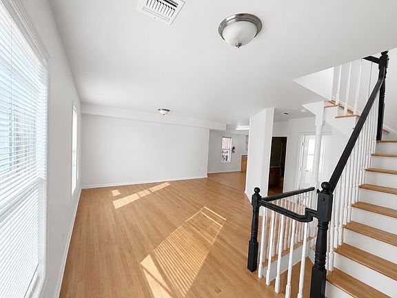 3rd image of 538 Kearny Ave APT 2