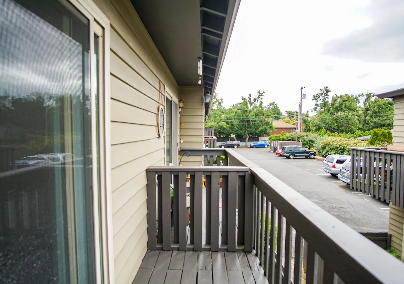 Top Floor 2 Bedroom with Balcony + Parking! — Photo 1