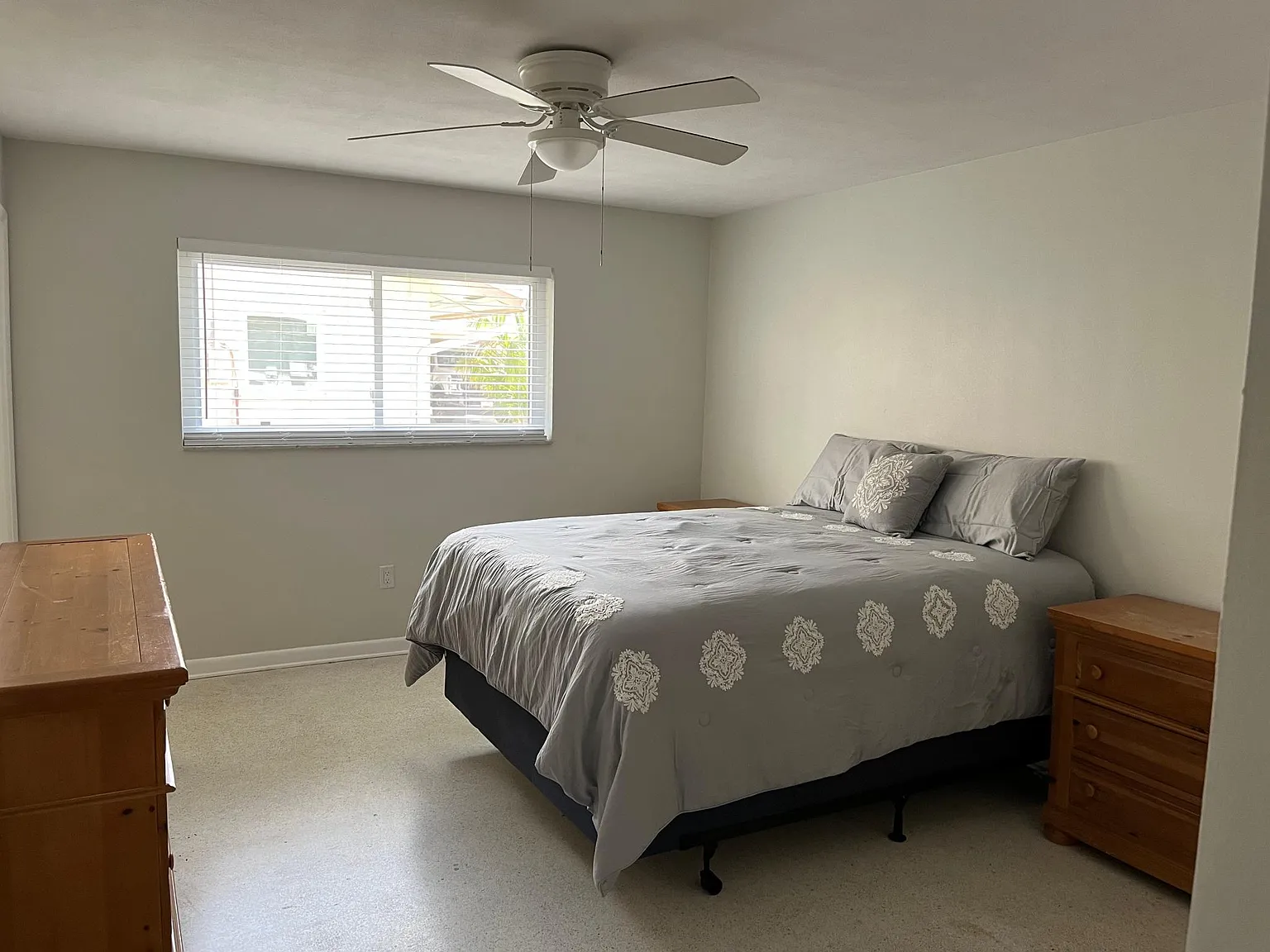 2 bed, 900 sqft, $2,200 — Photo 3